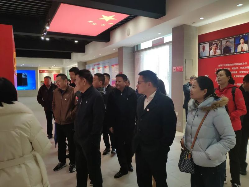 榜樣的力量?全國(guó)文明裴寨村考察學(xué)習(xí)｜學(xué)習(xí)先進(jìn)典型·汲取奮進(jìn)力量｜河南省湖北商會(huì)新鄉(xiāng)參觀學(xué)習(xí)暨第四屆二次會(huì)長(zhǎng)辦公會(huì)圓滿召開！